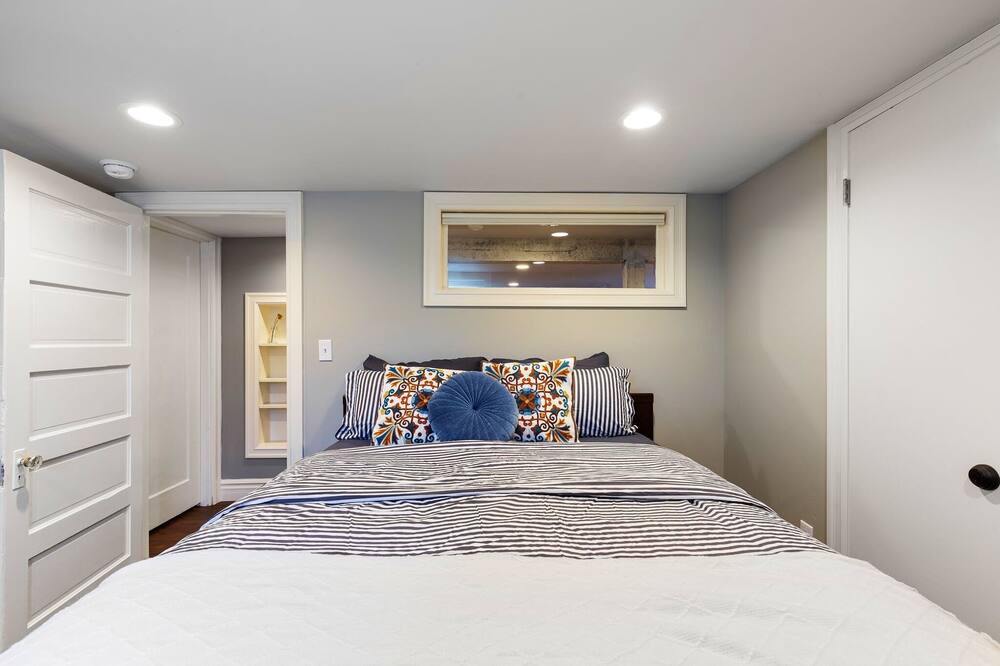 Photo of Bedroom in King