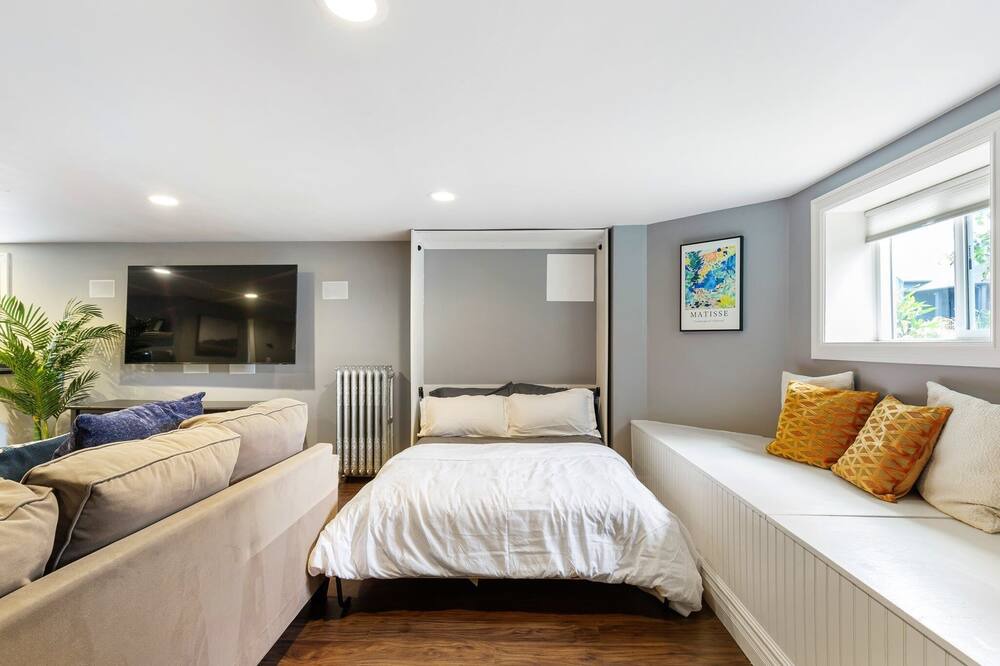 Photo of Bedroom in King