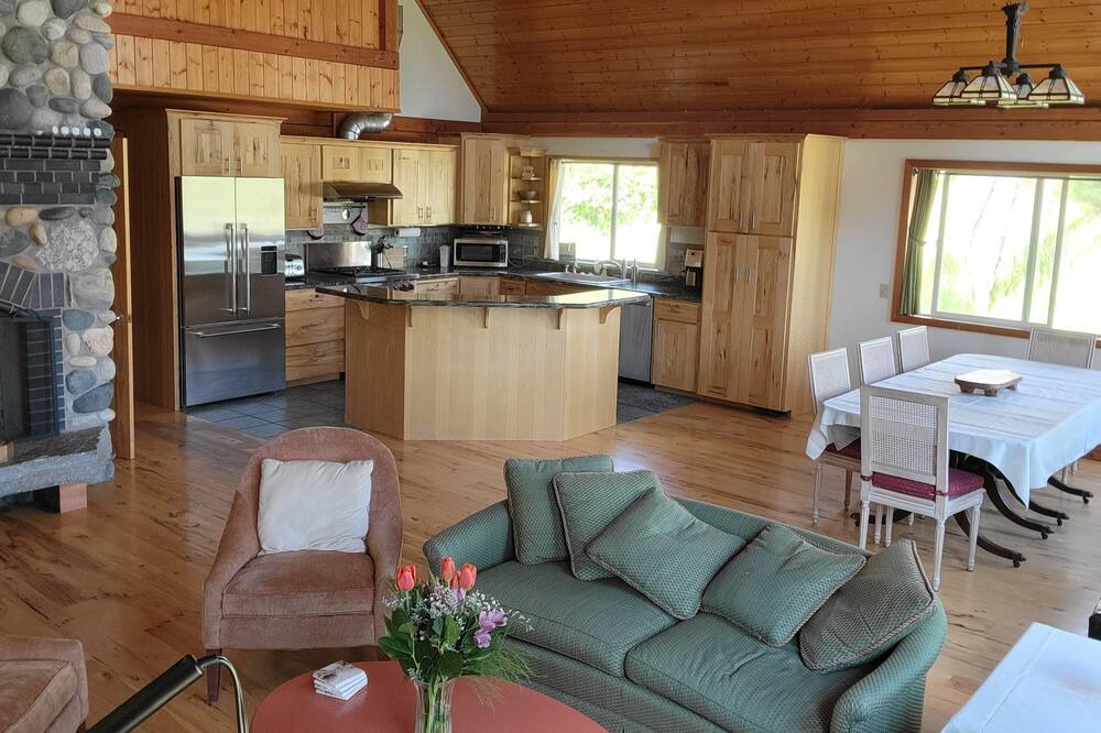 Photo of Bedroom in Nine Mile Falls