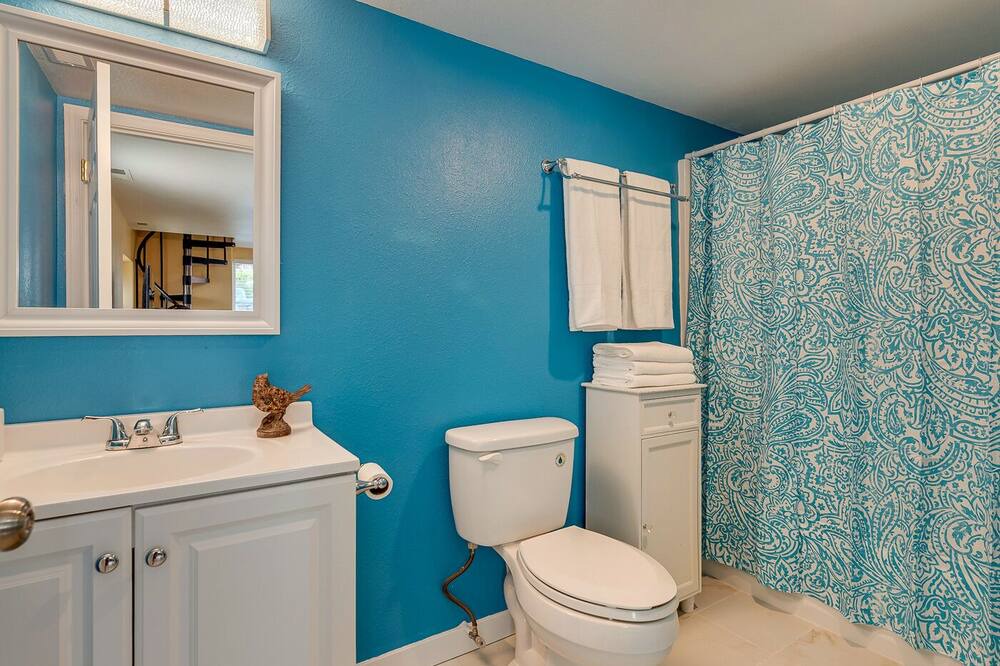 Photo of Bathroom in Manson