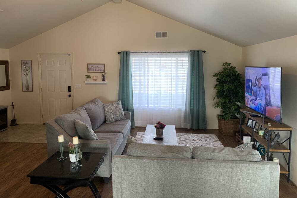 Photo of Livingroom in Eagle Point