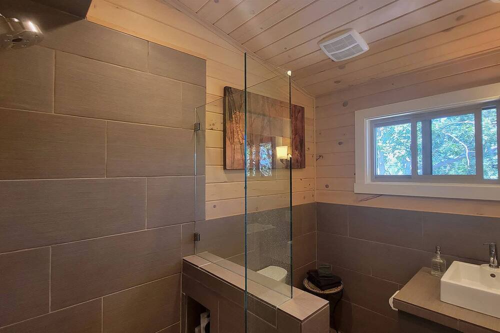 Photo of Bathroom in Ashland