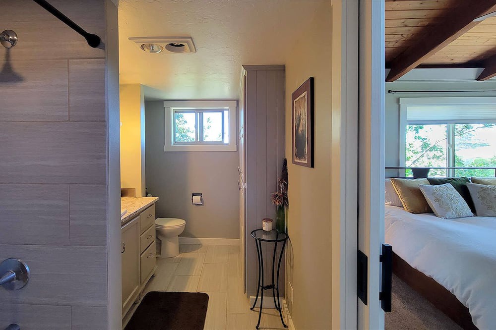 Photo of Bathroom in Ashland