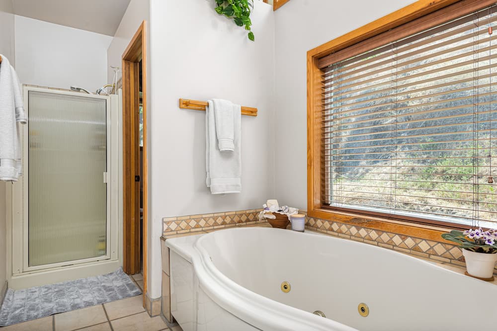 Photo of Bathroom in Anatone