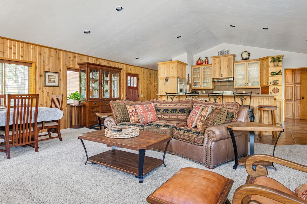 Photo of Livingroom in Anatone