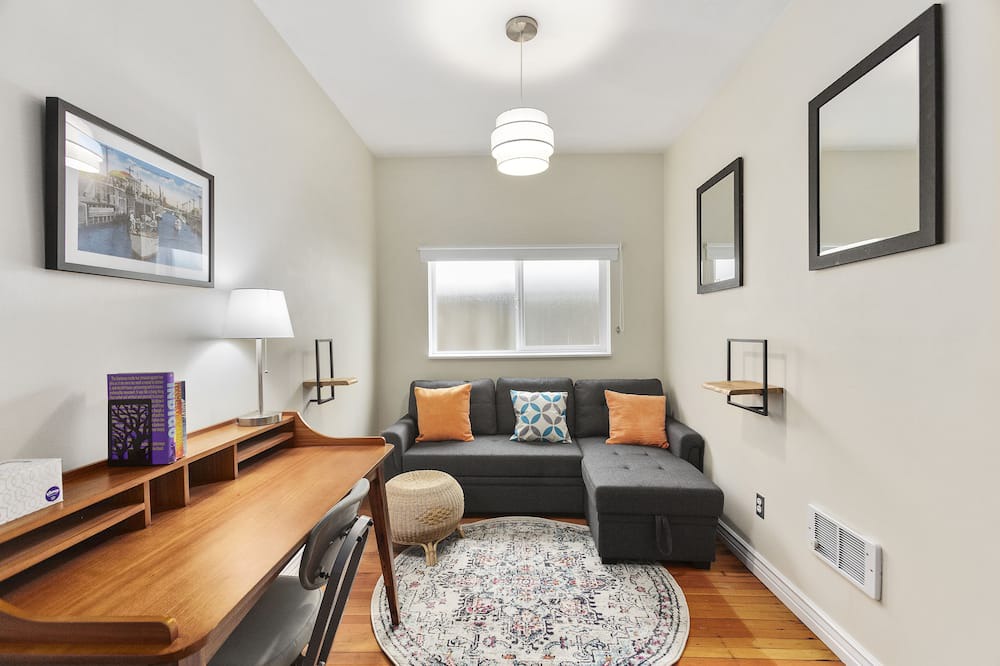 Photo of Livingroom in Ballard
