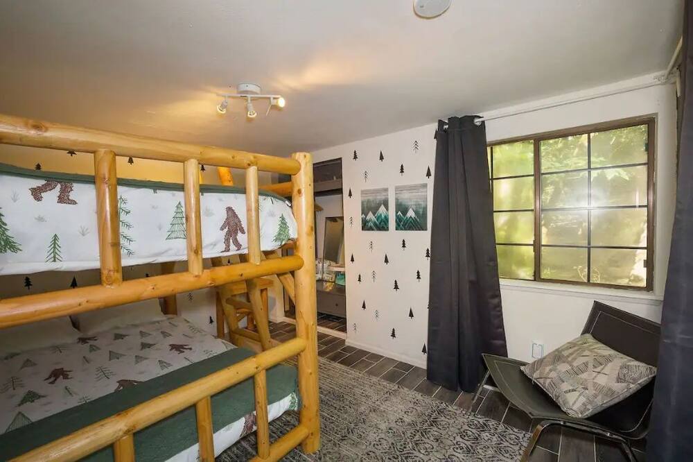 Photo of Bedroom in Hoodsport