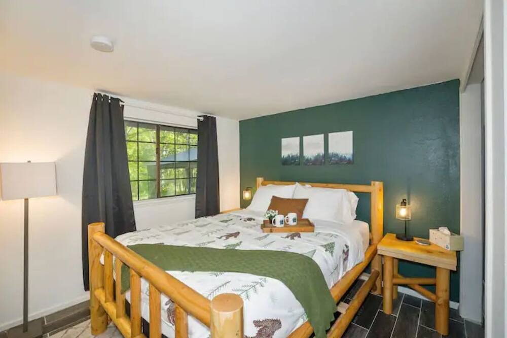 Photo of Bedroom in Hoodsport
