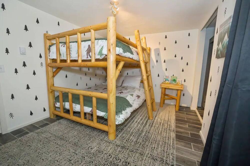 Photo of Bedroom in Hoodsport