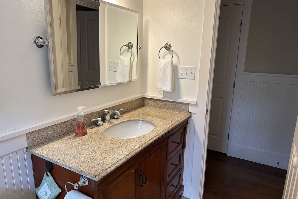Photo of Bathroom in Bainbridge Island