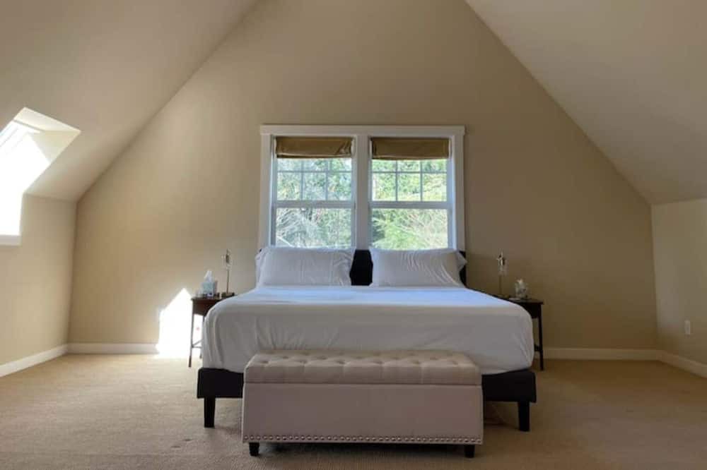 Photo of Bedroom in Bainbridge Island