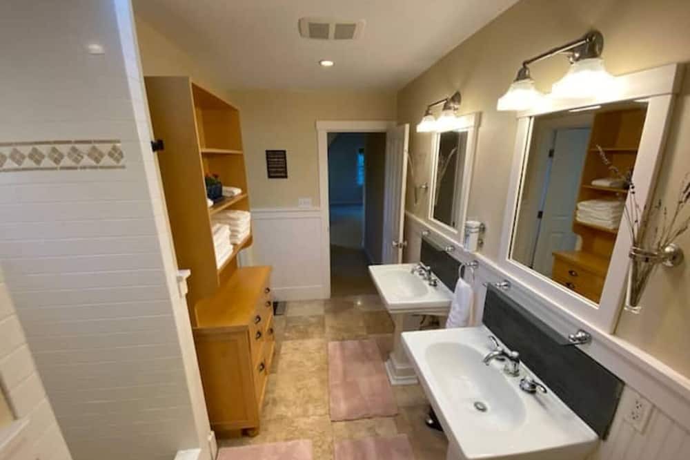 Photo of Bathroom in Bainbridge Island