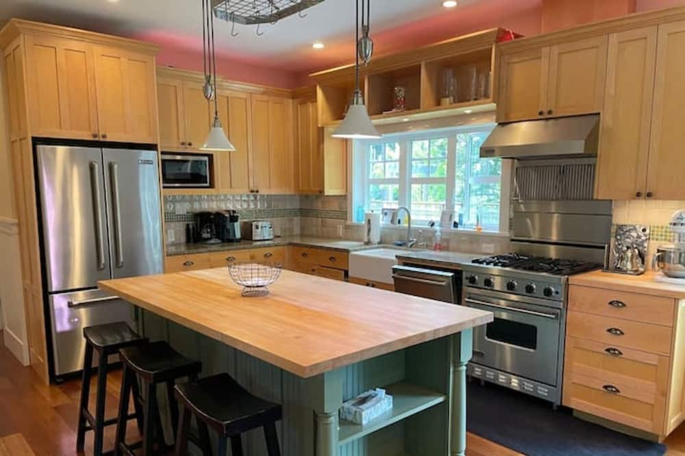 Photo of Kitchen in Bainbridge Island