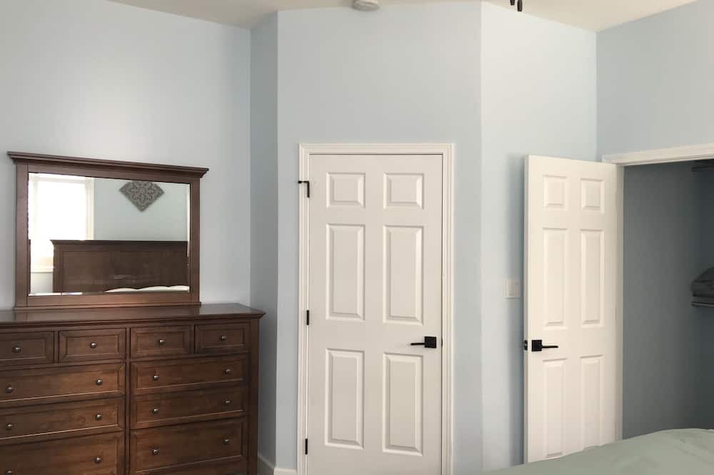 Photo of Bedroom in Colbert