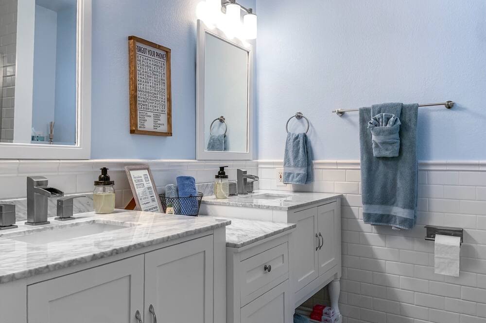 Photo of Bathroom in Colbert