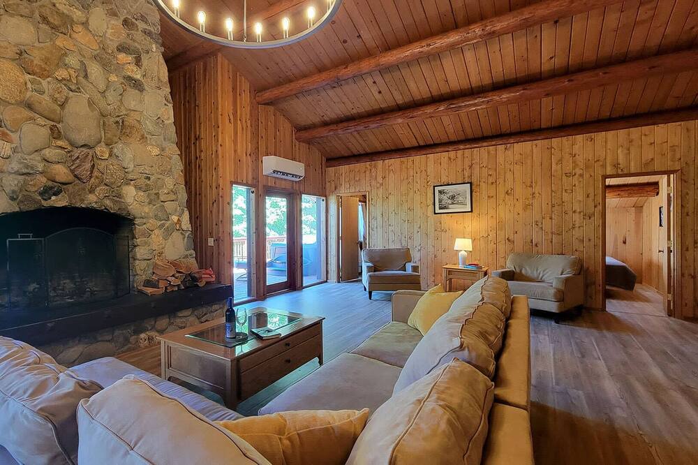 Photo of Livingroom in Cave Junction
