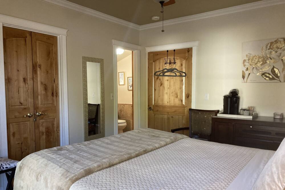 Photo of Bedroom in Grants Pass