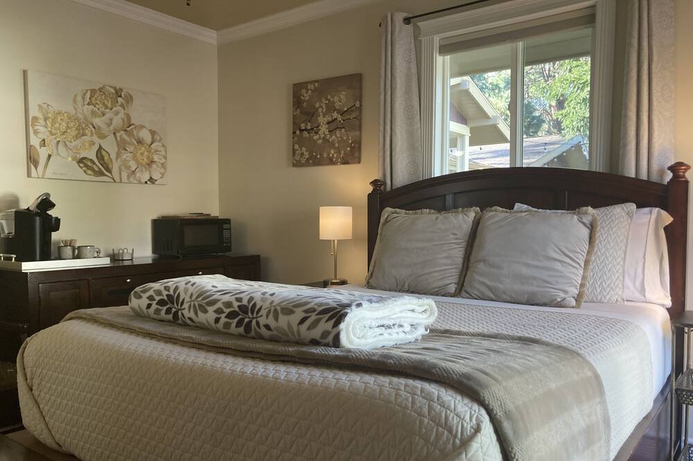 Photo of Bedroom in Grants Pass
