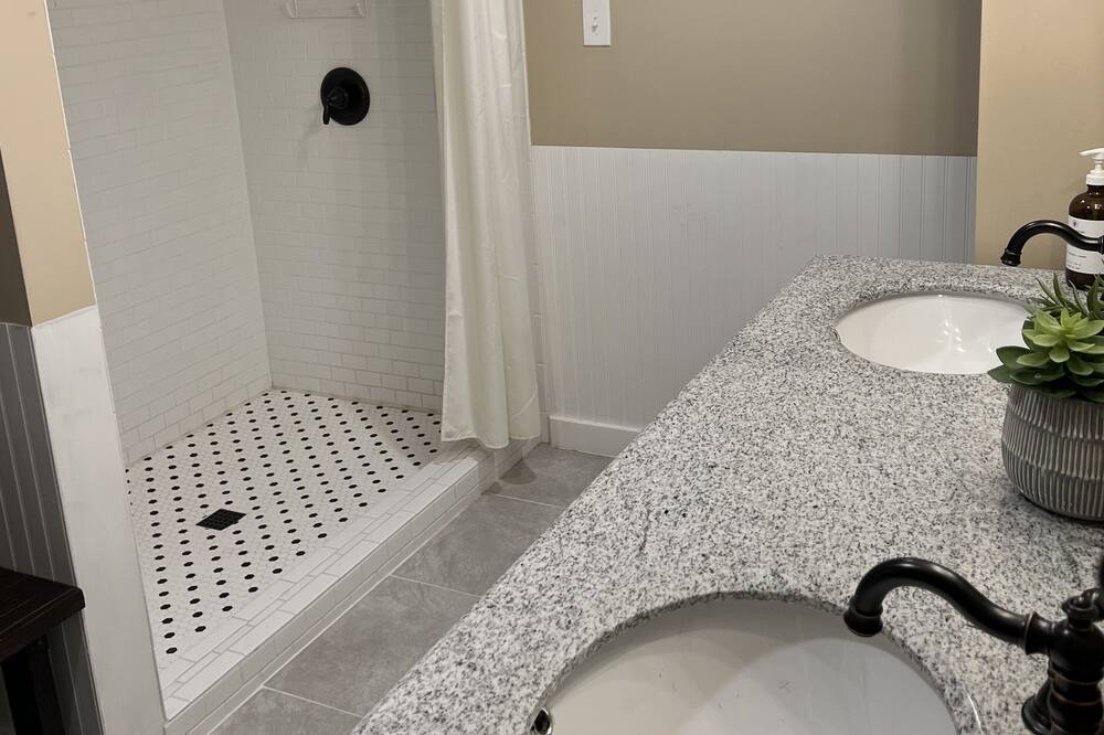 Photo of Bathroom in Roseburg
