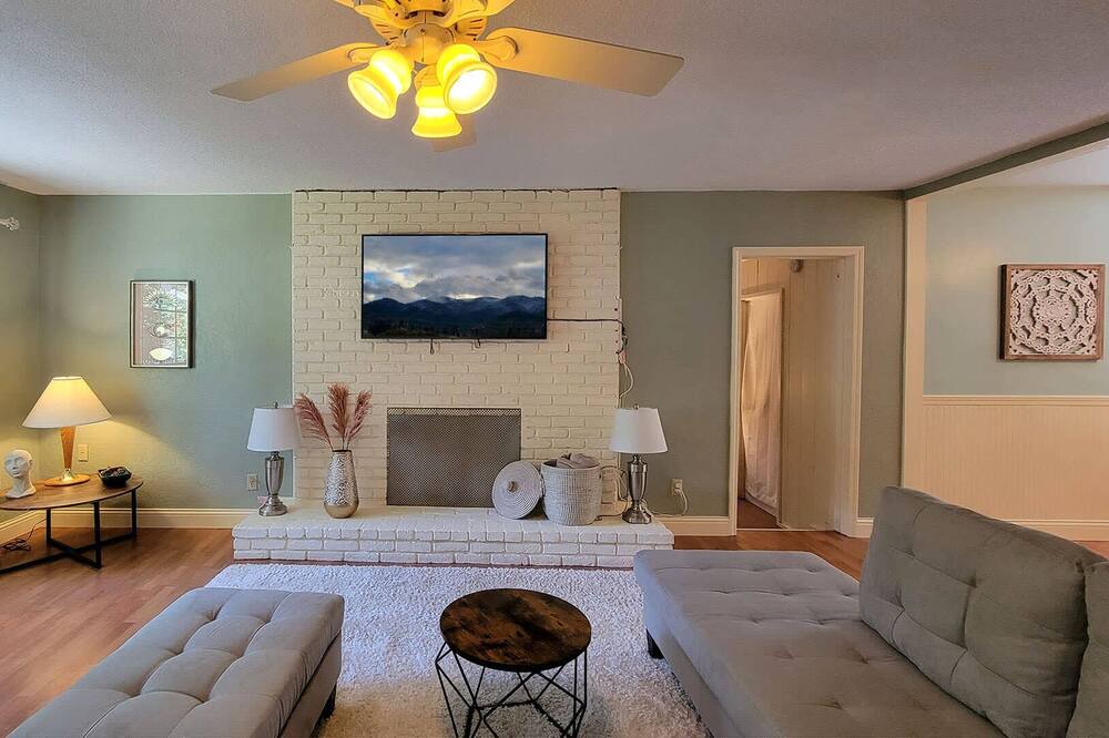 Photo of Livingroom in Gold Hill