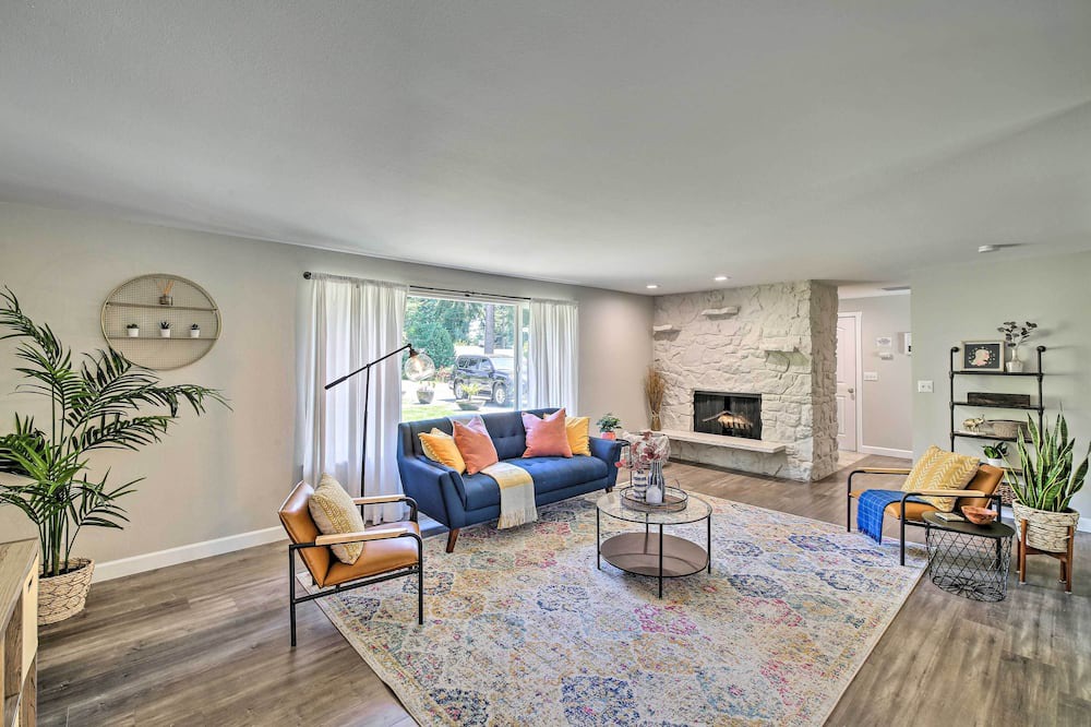 Photo of Livingroom in University Place