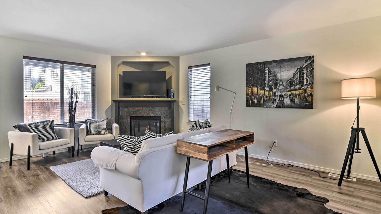 Photo of Livingroom in Five Corners