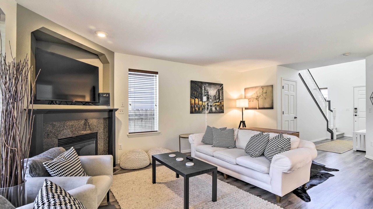 Photo of Livingroom in Five Corners