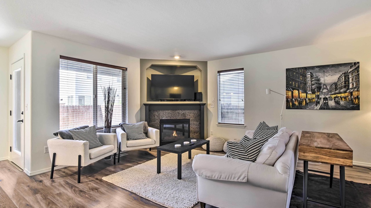 Photo of Livingroom in Five Corners