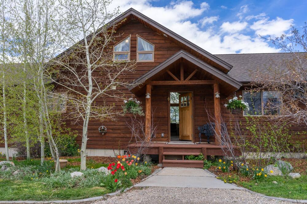 Photo of Outdoor in Leigh Creek Estates