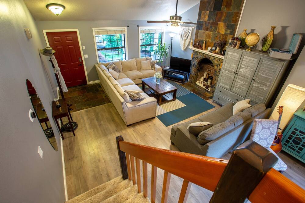 Photo of Livingroom in Bull Mountain