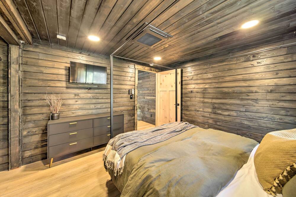Photo of Bedroom in Chattaroy
