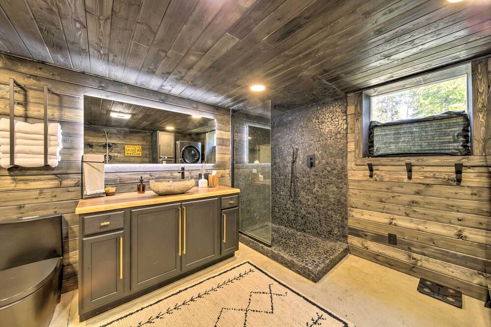 Photo of Bathroom in Chattaroy
