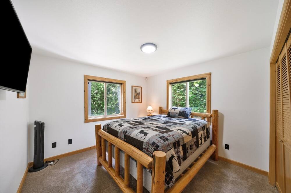Photo of Bedroom in Lewis County