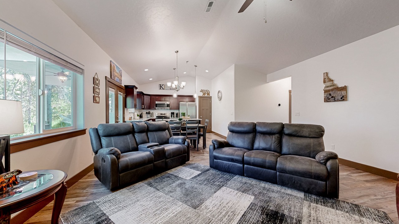 Photo of Livingroom in Fir Grove Estates