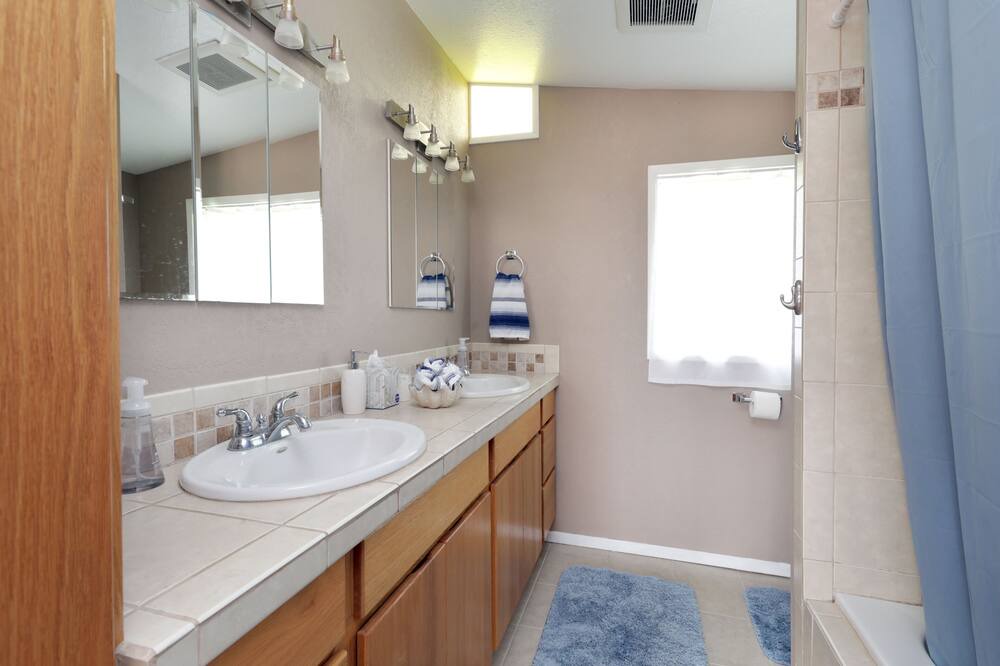 Photo of Bathroom in Coupeville
