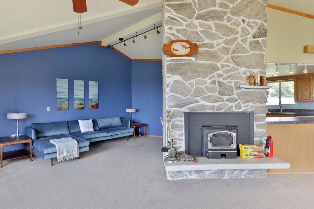 Photo of Livingroom in Coupeville
