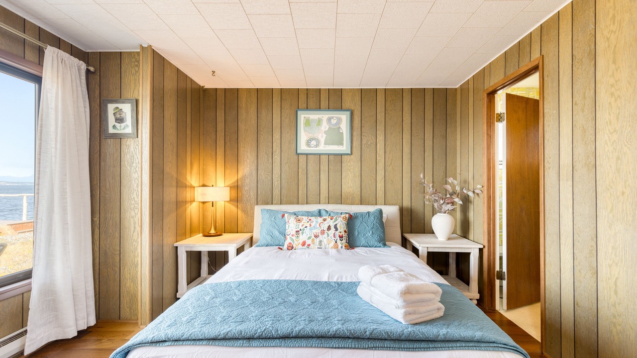 Photo of Bedroom in Coupeville