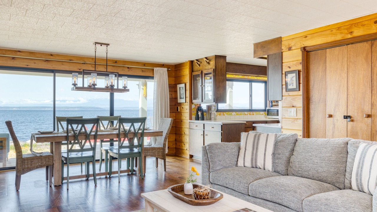 Photo of Livingroom in Coupeville