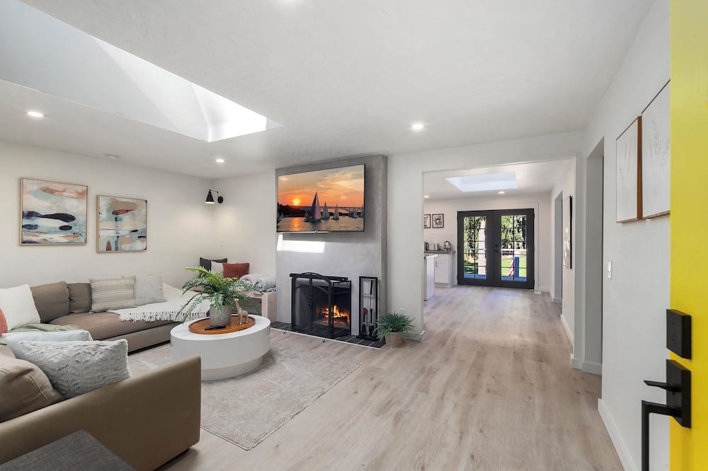 Photo of Livingroom in Anderson Island
