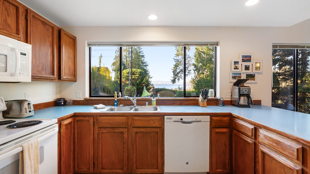 Photo of Kitchen in The Bowl of Edmonds