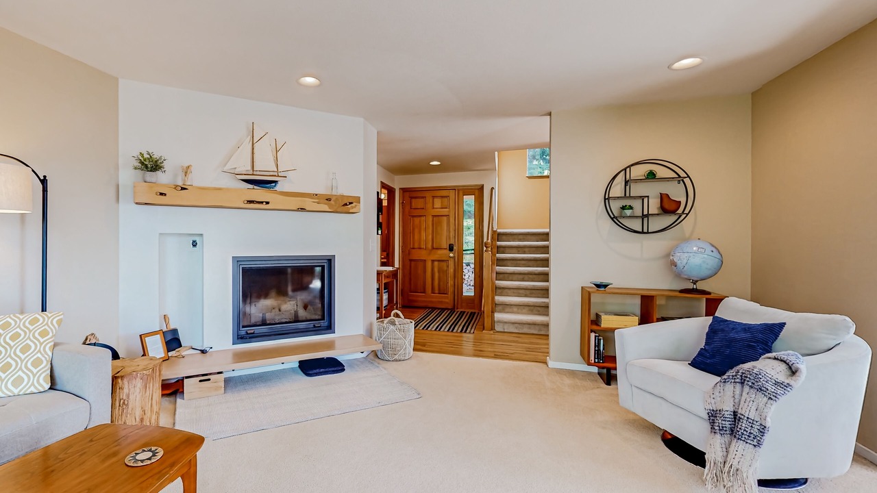 Photo of Livingroom in The Bowl of Edmonds