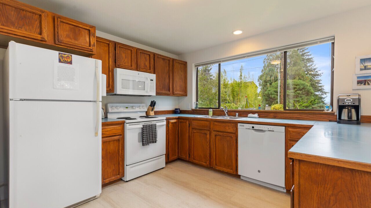 Photo of Kitchen in The Bowl of Edmonds