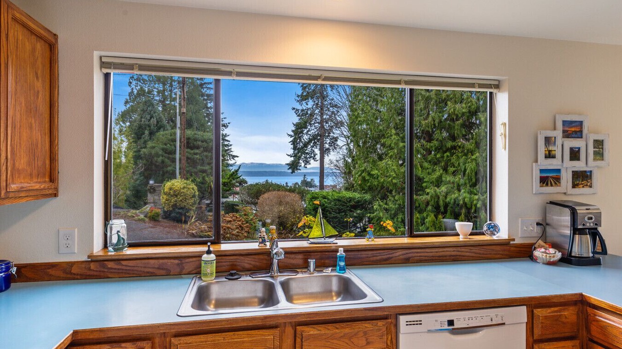 Photo of Kitchen in The Bowl of Edmonds