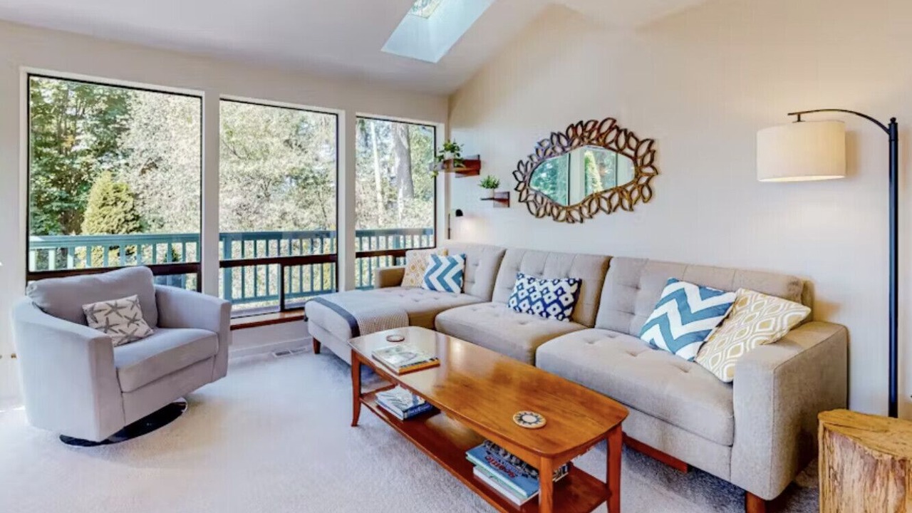 Photo of Livingroom in The Bowl of Edmonds