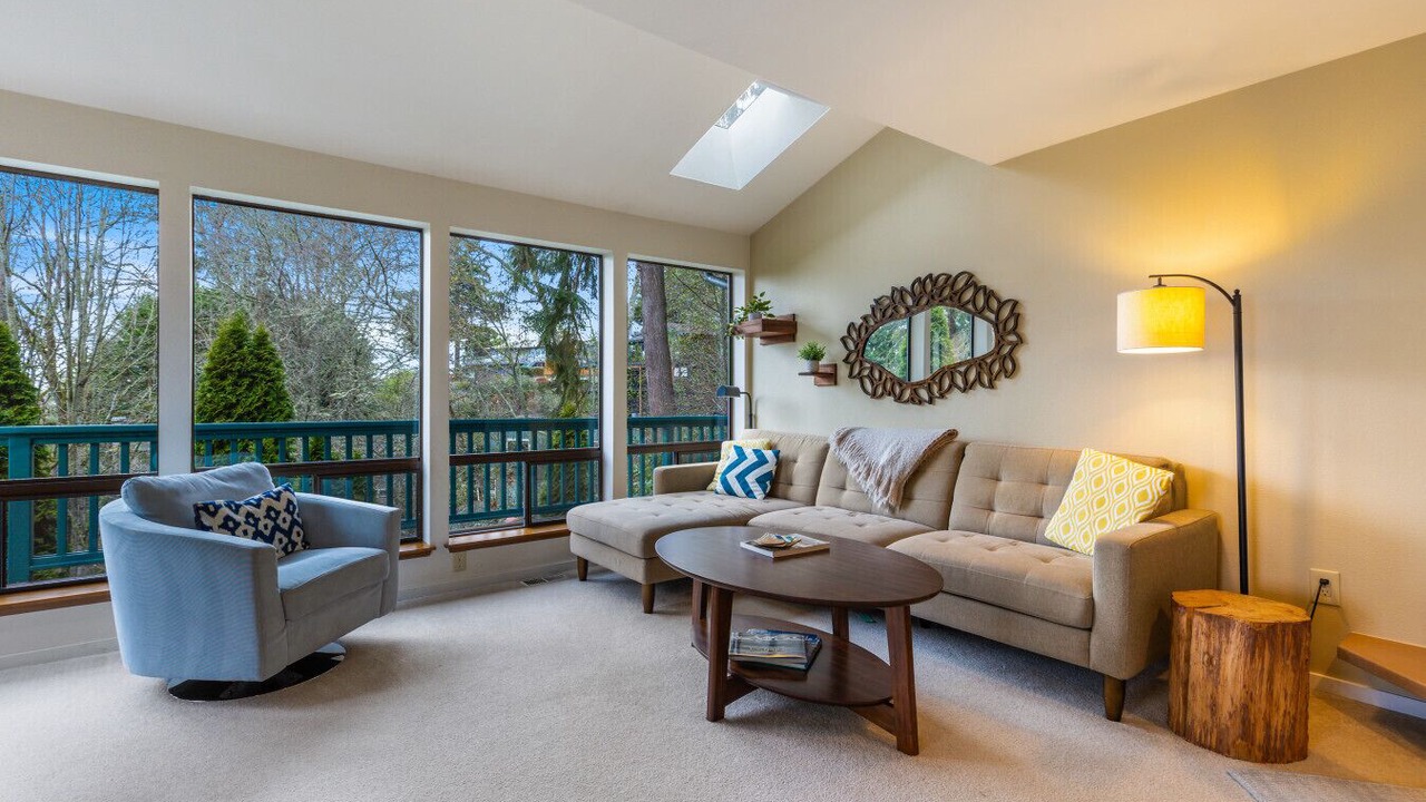 Photo of Livingroom in The Bowl of Edmonds