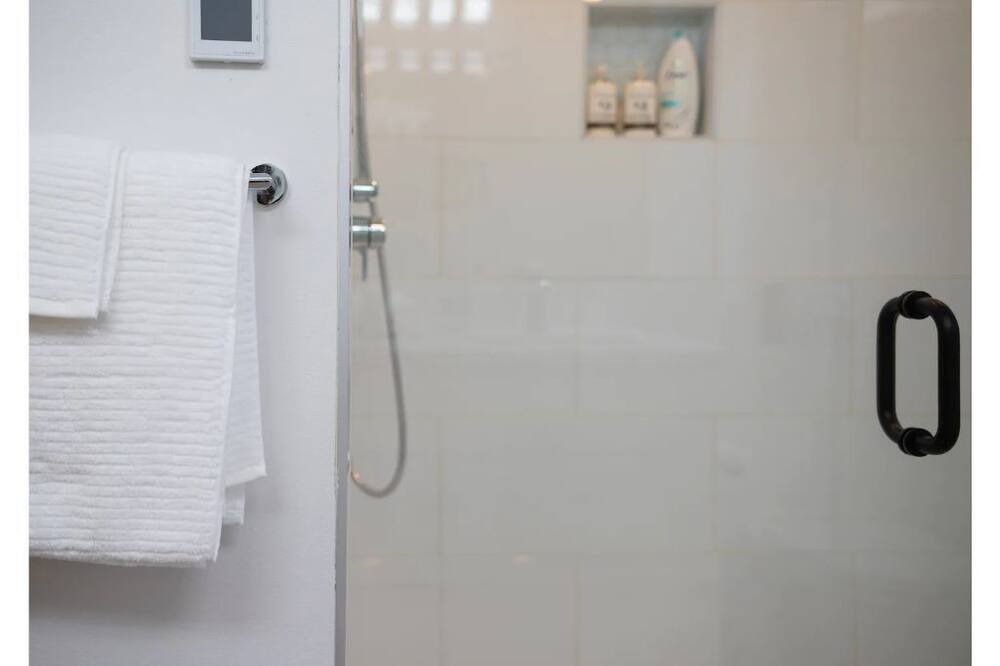 Photo of Bathroom in Southeast Magnolia