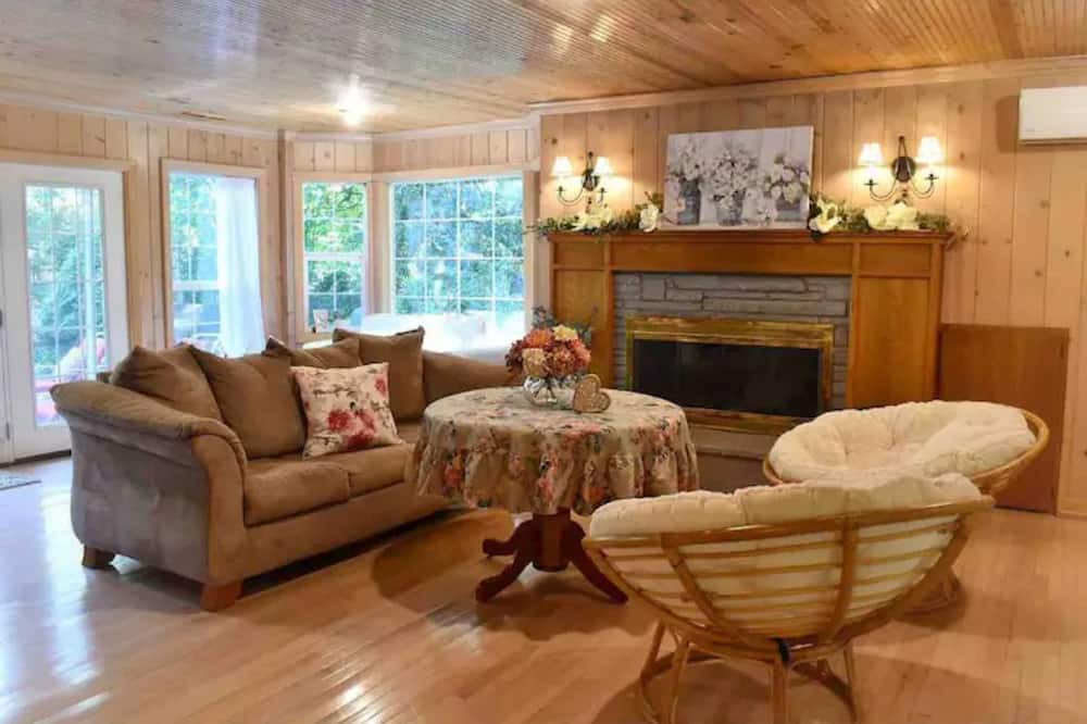 Photo of Livingroom in Brightwood