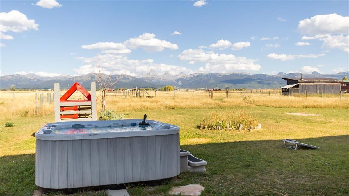 Photo of Outdoor in Leigh Creek Estates