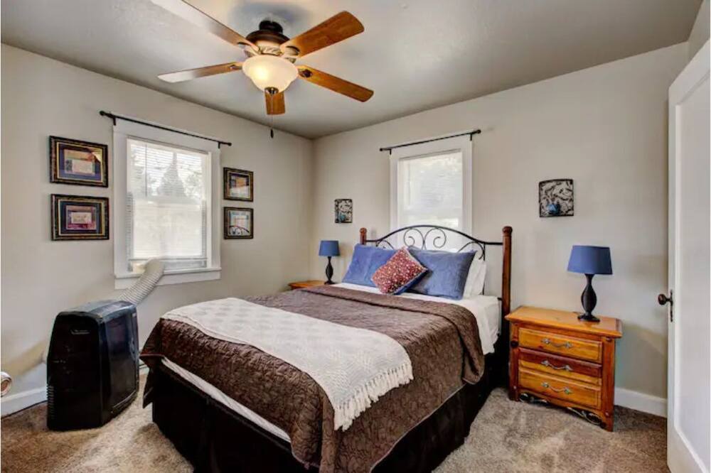 Photo of Bedroom in Depot Bench