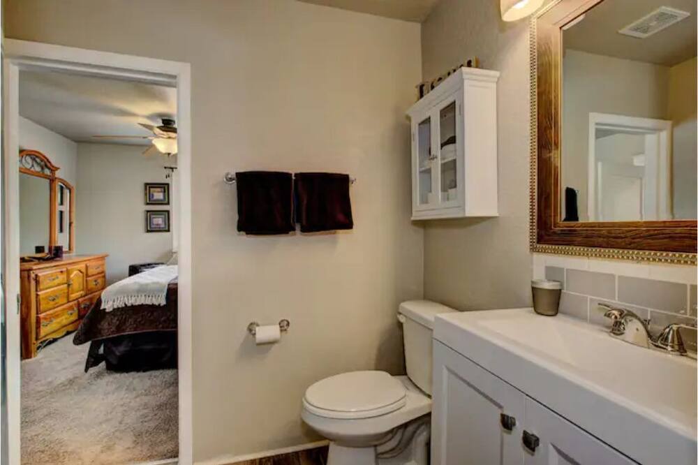 Photo of Bathroom in Depot Bench